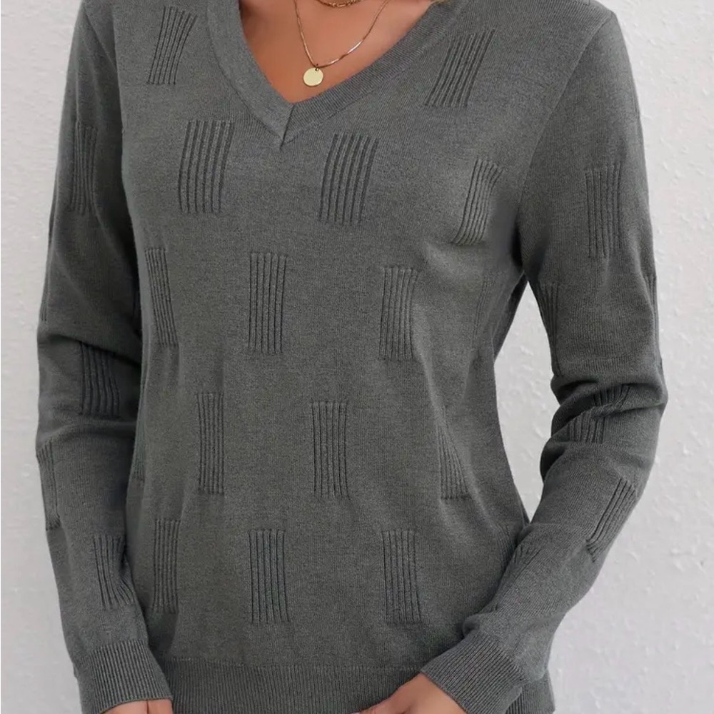 NWT V-Neck Textured Knit Sweater - Gray